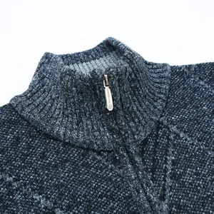 Nahaufnahme Detail von Herren Winter Strickjacke Kragen mit Reißverschluss, warm dick Stoff