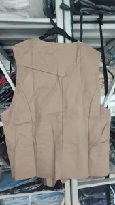 Gilet homme daim vintage coupe cintrée gilet de costume vue arrière détail formel