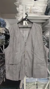 Gilet homme gris en suédine col V simple boutonnage style affaires décontracté détail
