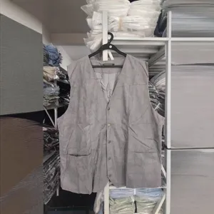 Gilet col V en daim pour homme simple boutonnage business casual gilet style rétro.