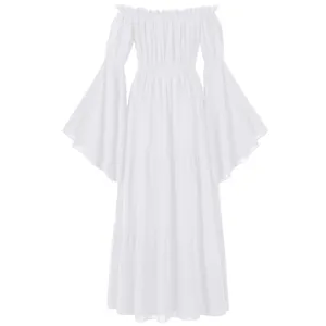 Detailansicht des weißen Mittelalterkleids mit Off-Shoulder, Trompetenärmeln und Stufenrock.