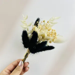 Squisito piccolo bouquet di fiori secchi per decorazione DIY e regali perfetti.