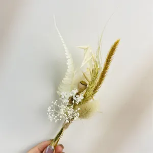 Handgefertigte Mini-Trockenblumen Boutonniere Hochzeitskorsage Naturpflanze für Bräutigam.