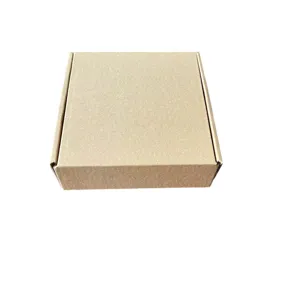 Einfache braune Wellpappe Versandkarton Detailansicht, ideal für die Geschenkverpackung.