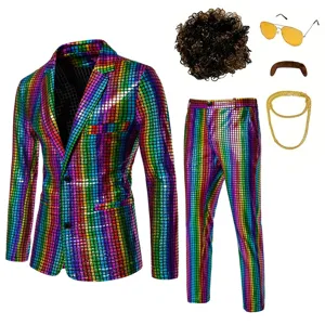 Vue détaillée de l'ensemble de costume disco à sequins colorés avec accessoires de fête.