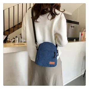 Fashion corduroy crossbody bag for women, casual single shoulder bag with zipper pocket.