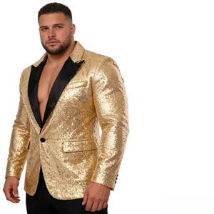 Nahaufnahme des luxuriösen goldenen Paillettenblazers mit klassischem schwarzem Revers.