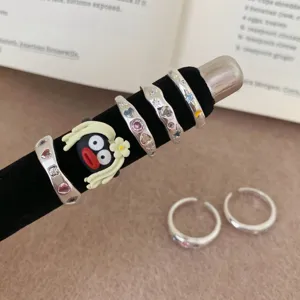 Set de anillos abiertos estilo vintage coreano con circonitas de colores y personaje tierno.