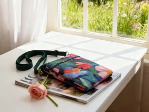 Floral fabric crossbody phone bag detail, pastoral style casual multi-layer shoulder bag.