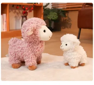 Set di giocattoli di peluche di pecora, morbidi animali imbottiti rosa e bianchi per bambini.