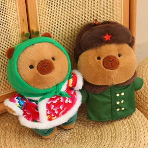 Schattige capibara knuffel detailweergave, zacht materiaal en grappig winterjas ontwerp.