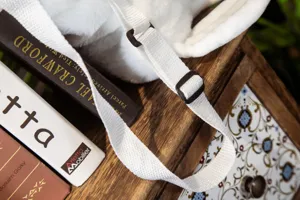 Zaino in peluche foca carino dettaglio cinturino regolabile bianco materiale morbido regalo
