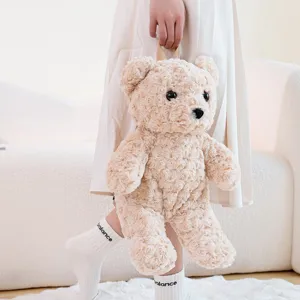 Zaino orsetto in peluche rosa morbido, dettagli borsa animale carina e struttura soffice.