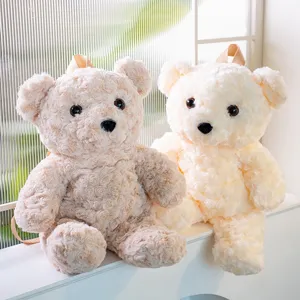 Dettaglio zaino orsetto peluche rosa, borsa morbida di peluche per bambini e fantastici regali.