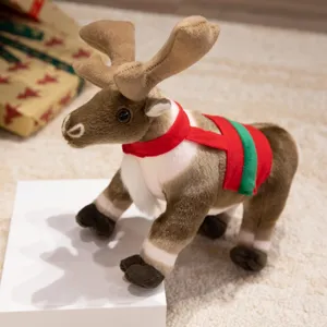 Gedetailleerd overzicht van het kerstpluche rendierspeelgoed als feestelijke decoratie.