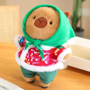 Schattige Capybara pluche knuffel met traditionele bloemenjas, zachte knuffelpop.