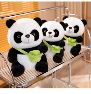 Schattig pluche panda speelgoed met groene rugzak, zachte knuffelpop voor kindercadeau.