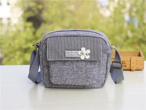 Graue Canvas Umhängetasche mit Hahnentritt-Klappe, lässige Handtasche für Damen im Alltag.