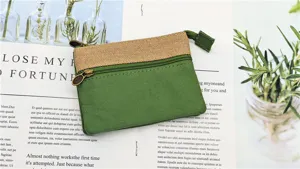 Piccolo portamonete in tela a più scomparti, borsa portaoggetti elegante e minimalista dettaglio.