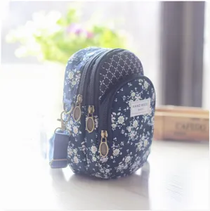 Blumenmuster mehrschichtige Umhaengetasche fuer Damen, laessige Handytasche im Detail
