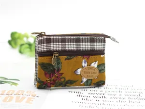 Floral multi-layer cotton coin purse vintage fabric zipper wallet for women daily use.