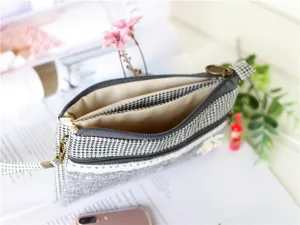 Κομψή γυναικεία τσάντα χειρός πολλαπλών στρώσεων με φερμουάρ και μοτίβο pied de poule.