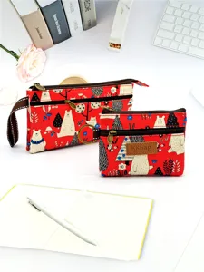 Sac pochette zippé multicouche en toile d'ours de dessin animé rouge et porte-monnaie détail.