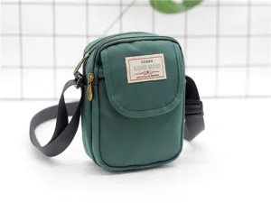 Piccola borsa a tracolla in nylon verde da donna, borsa casual per telefono con zip e patta.