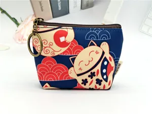 Detail blauw canvas portemonnee, schattig gelukskat patroon met ritssluiting en sleutelhanger.
