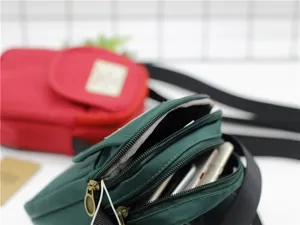 Borsa tracolla nylon donna, borsetta telefono crossbody, vista dettagliata, zip multipla.