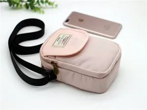 Mini borsa a tracolla in nylon rosa da donna, leggera borsa per telefono con spallina.