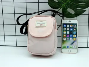 Borsa a tracolla minimalista in nylon da donna, pratica borsetta porta cellulare chic.