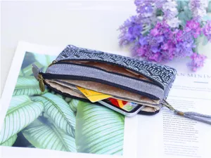 Pochette portefeuille multi-couches en toile, sac de téléphone gris stylé géométrique.