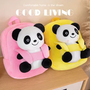 Zaino in peluche a forma di panda per bambini, borsa scolastica morbida in dettaglio.