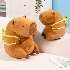 Adorable peluche capybara avec mini sac à dos, poupée en tissu doux pour cadeau d'enfant.