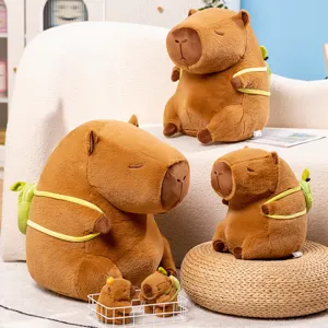 Mignonne peluche capybara avec sac a dos, douce poupee en peluche cadeau details.