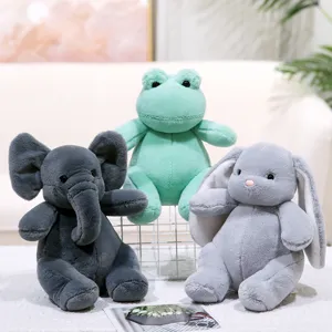 Bonito juego de peluches con elefante, rana y conejo. Lindos muñecos suaves para niños.