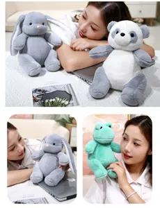 Bonitos peluches de estilo nórdico con conejo gris panda y rana para niños y decoración hogar.