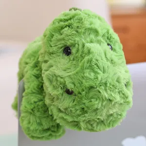 Gedetailleerde close-up van een schattig groen gekruld pluche speelgoed met zachte textuur.