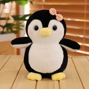 Simpatico peluche pinguino con fiocco rosa, morbida bambola animale di peluche regalo.