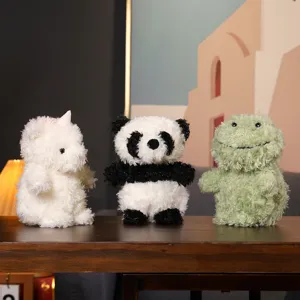 Adorable ensemble de peluches bouclées avec des poupées panda, grenouille et licorne.