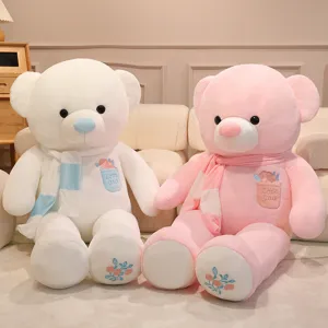Grande coppia di orsacchiotti di peluche morbidi con sciarpa e ricamo floreale per bambini.