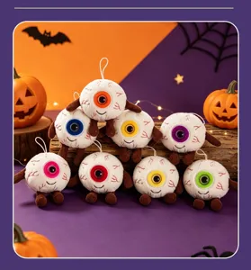 Détail de jouet en peluche globe oculaire d'Halloween, pendentif suspendu doux et mignon.