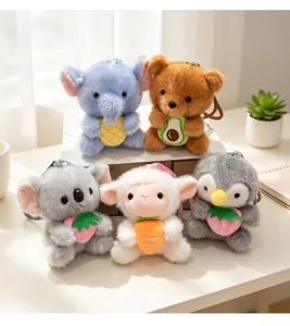 Süßes Plüschtier Anhänger Set mit Elefant, Bär, Koala, Schaf und Pinguin mit Mini-Früchten.