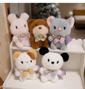 Set di peluche animali carini con coniglio, orso, topo, gatto e cucciolo con fiocchi dolci.