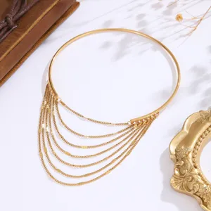 Bracciale da braccio a catena multistrato boho in oro, design di gioielli da vacanza estiva.