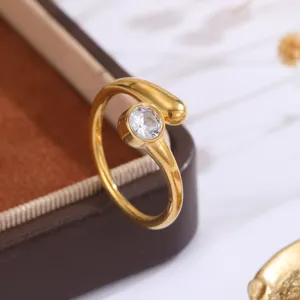 Anello aperto dorato con zircone cubico rotondo brillante per donne, gioiello elegante.