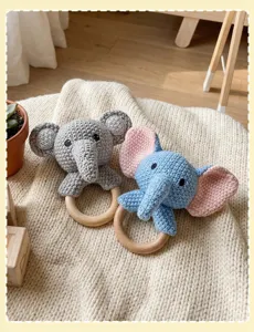 Handgemachte Häkel Elefant Baby Rasseln Spielzeug mit Holzring, weiches Sinnesplüsch für Babys.