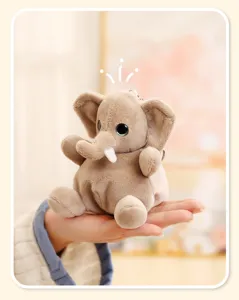 Süßer Plüsch Elefant Puppe Schlüsselanhänger, weiches Stofftier Detailansicht, tolle Geschenke.