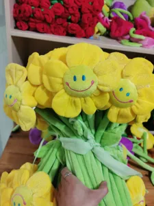 Bouquet di girasole in peluche confettura sorriso morbido giocattolo di fiore per regali